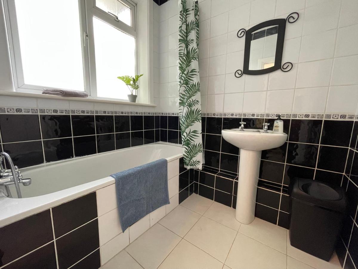 Bournemouth 3 Bedroom - Parking Екстериор снимка
