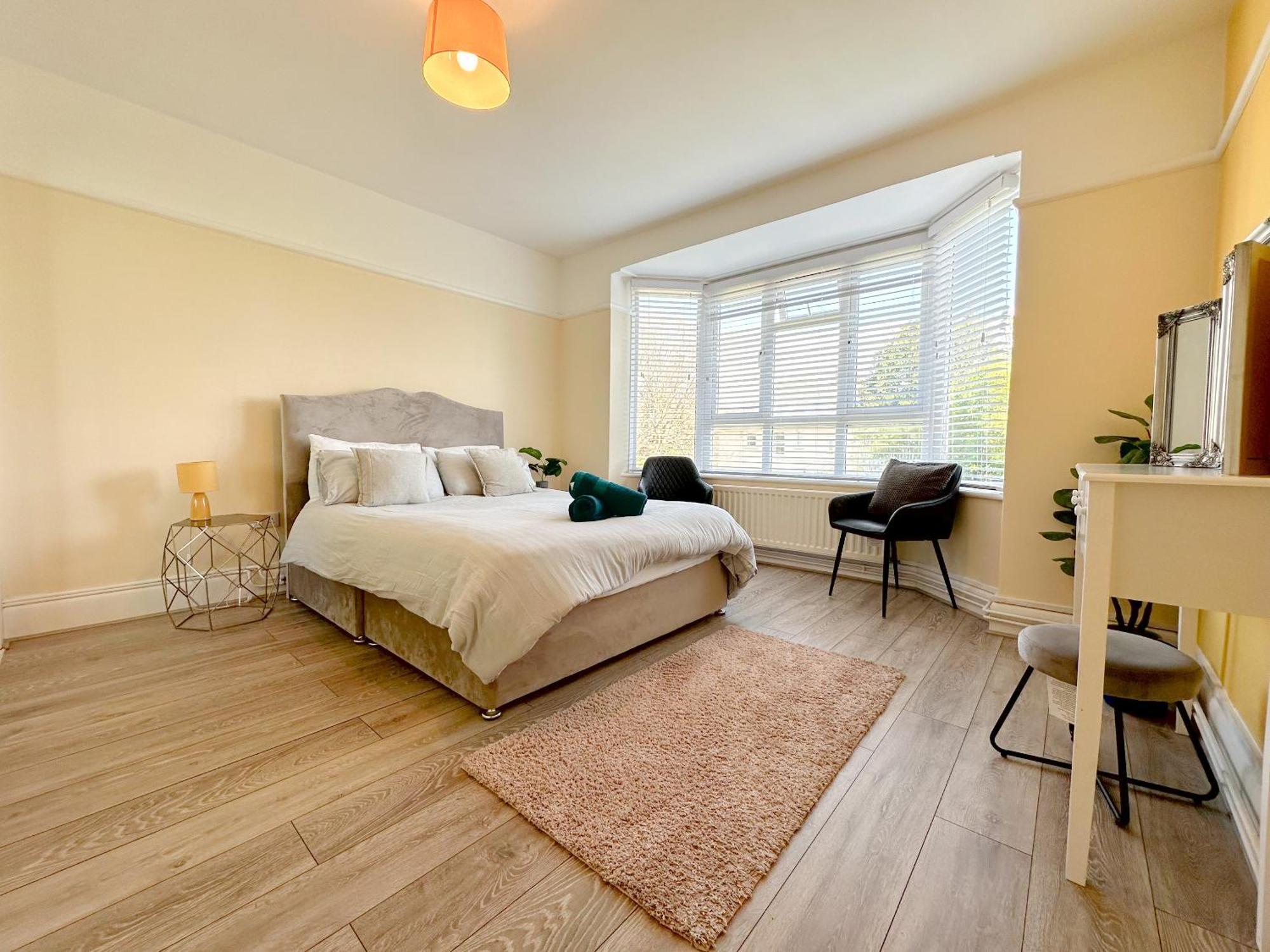 Bournemouth 3 Bedroom - Parking Екстериор снимка