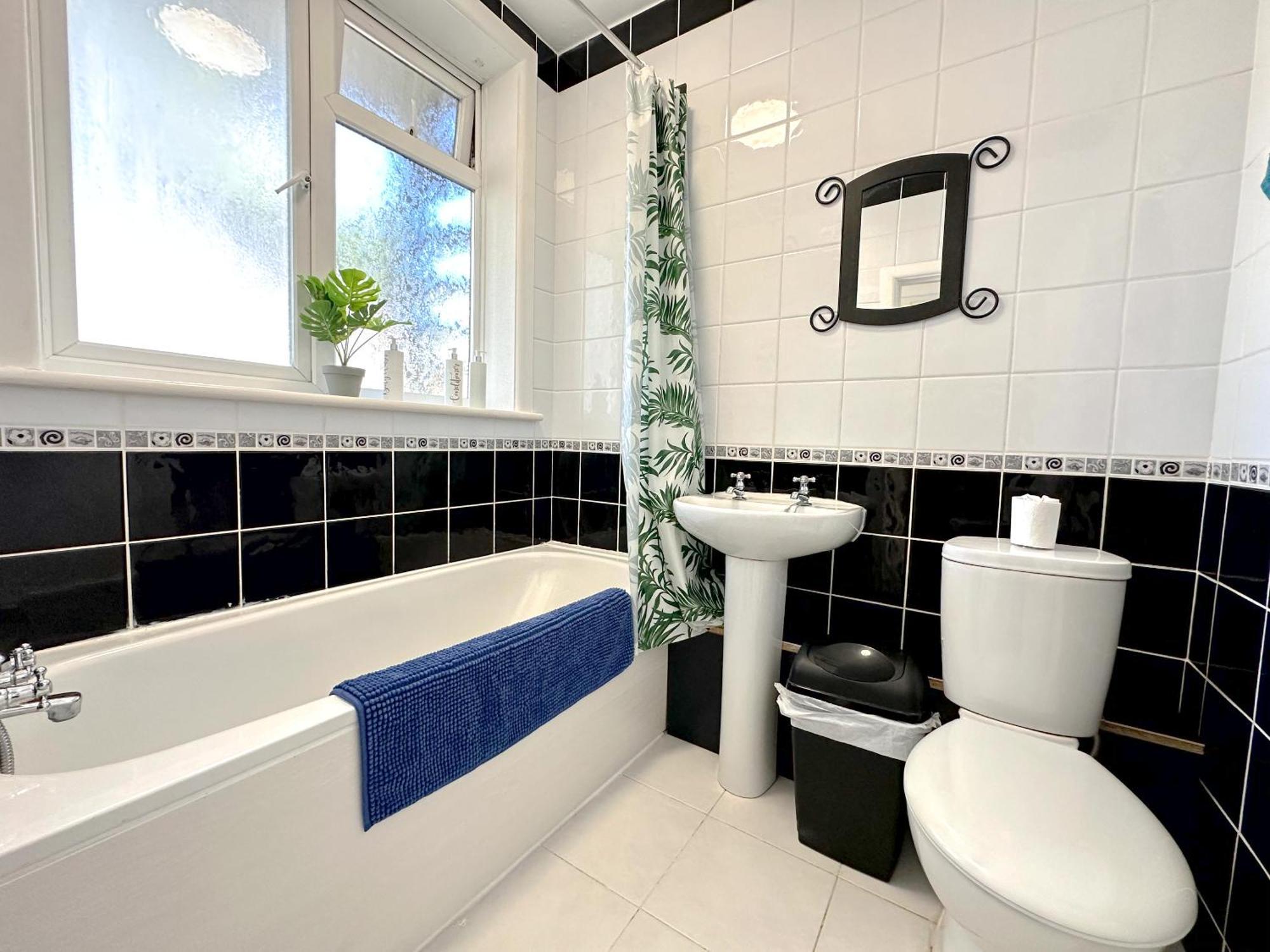Bournemouth 3 Bedroom - Parking Екстериор снимка