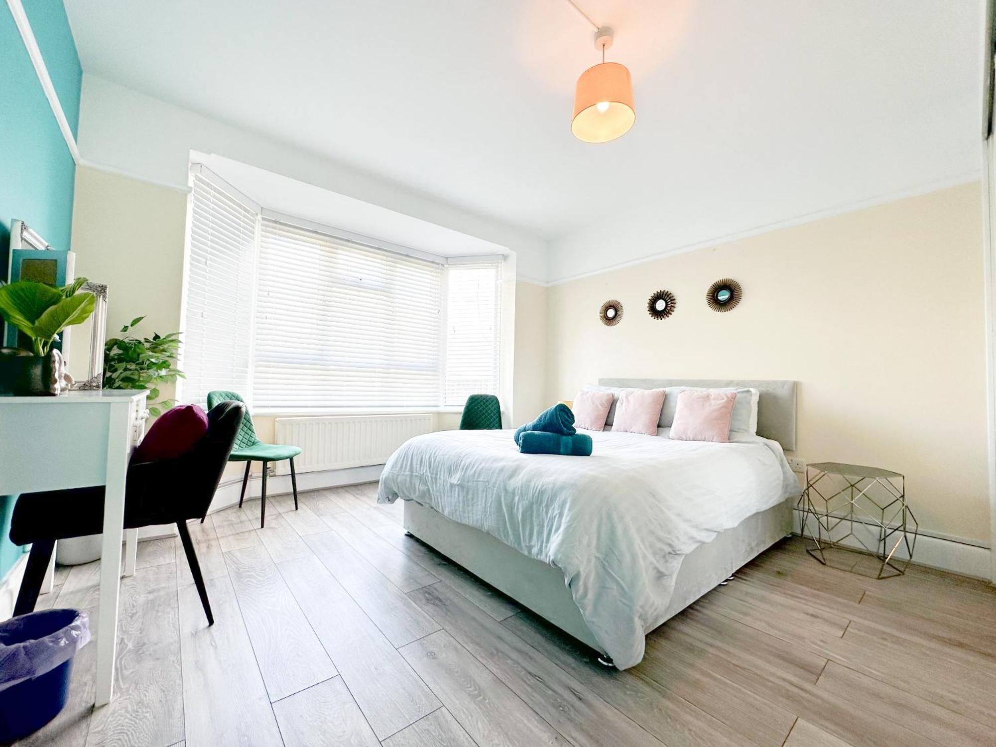 Bournemouth 3 Bedroom - Parking Екстериор снимка